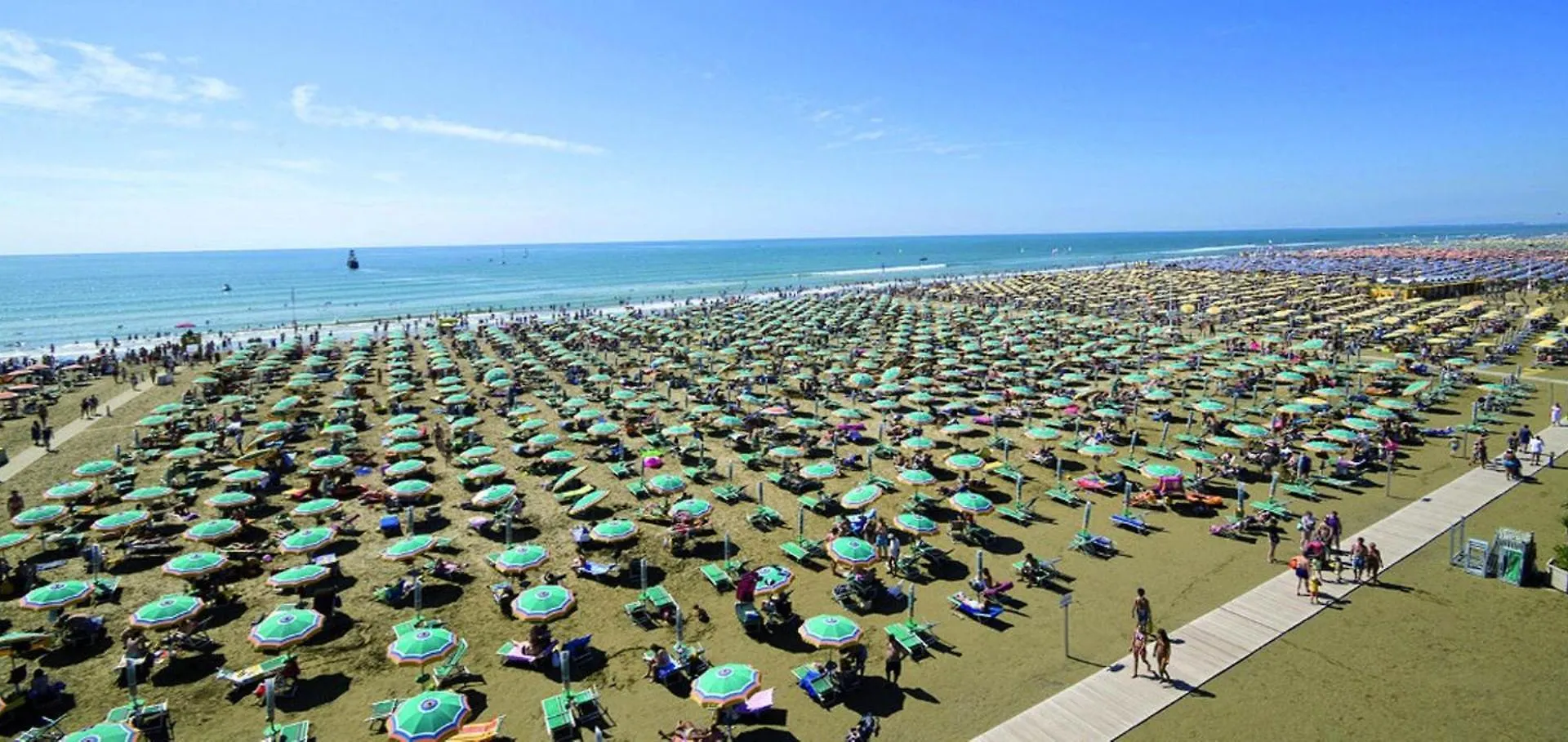 Flat With Common Pool In Bibione - Beahost Apartment