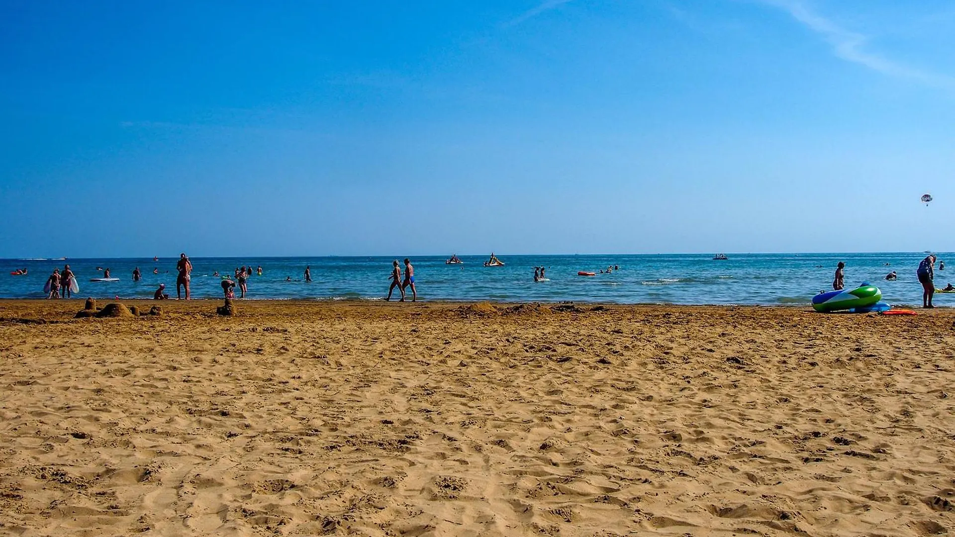 Flat With Common Pool In Bibione - Beahost Apartment